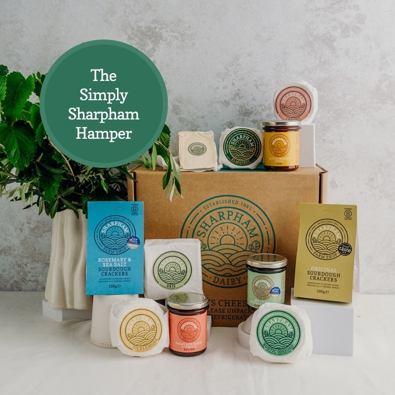 The Simply Sharpham Cheese hamper containing cracker and Chutney Hamper